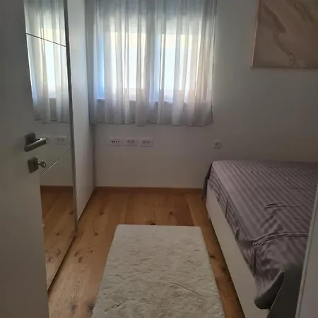 Apartman Ruzica Apartment